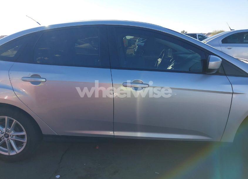 Photo 13 of 2018 Ford Focus SE (VIN 1FADP3F27JL204873)