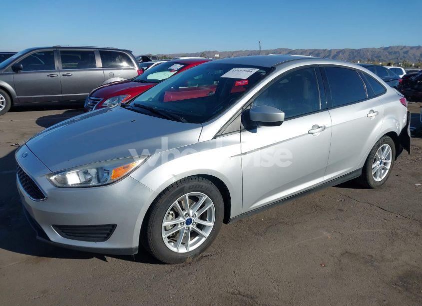 Photo 2 of 2018 Ford Focus SE (VIN 1FADP3F27JL204873)