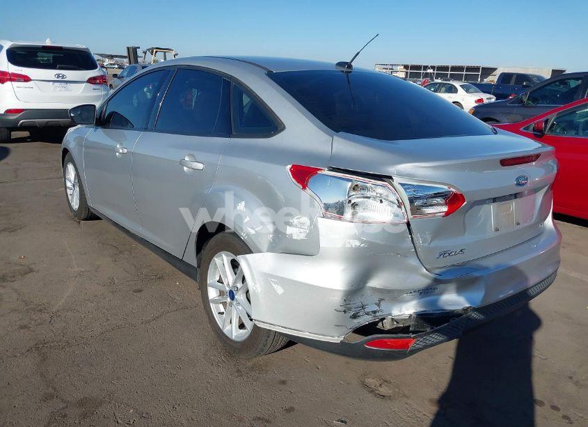 Photo 3 of 2018 Ford Focus SE (VIN 1FADP3F27JL204873)