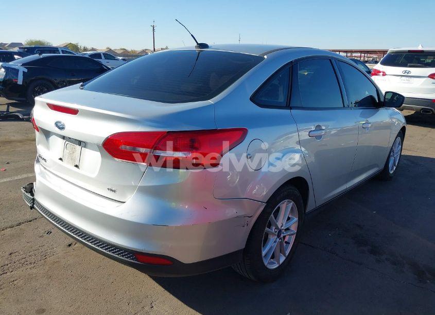 Photo 4 of 2018 Ford Focus SE (VIN 1FADP3F27JL204873)