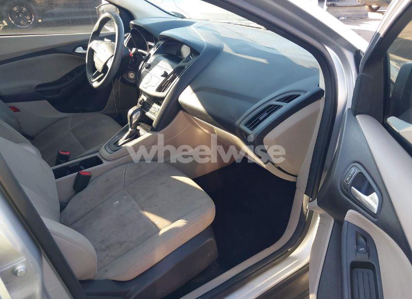 Photo 5 of 2018 Ford Focus SE (VIN 1FADP3F27JL204873)