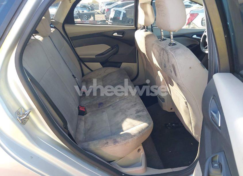 Photo 8 of 2018 Ford Focus SE (VIN 1FADP3F27JL204873)