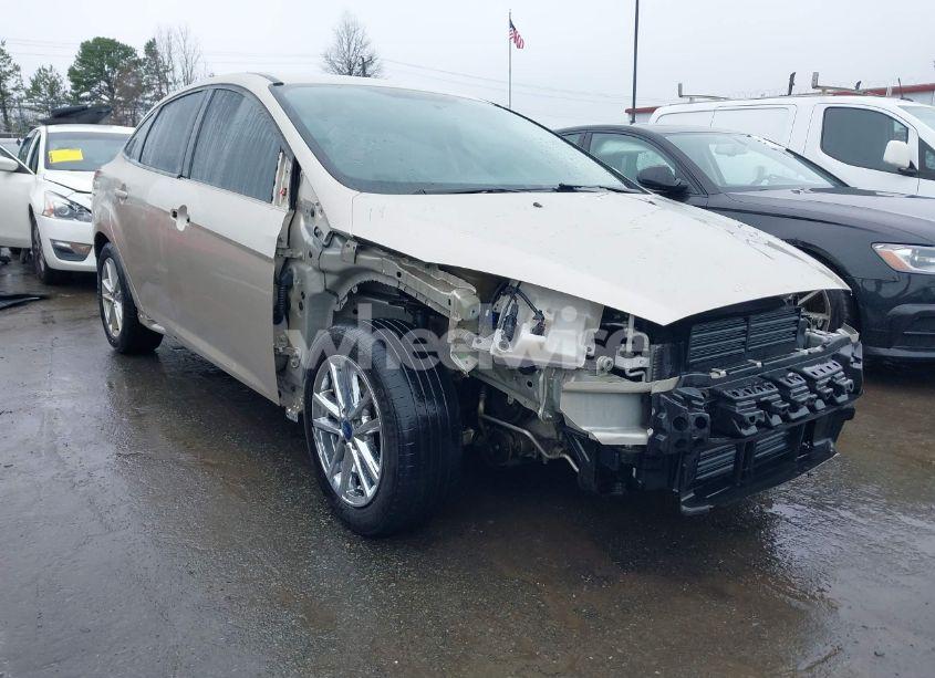 2018 Ford Focus SE (VIN 1FADP3F27JL219423) main photo
