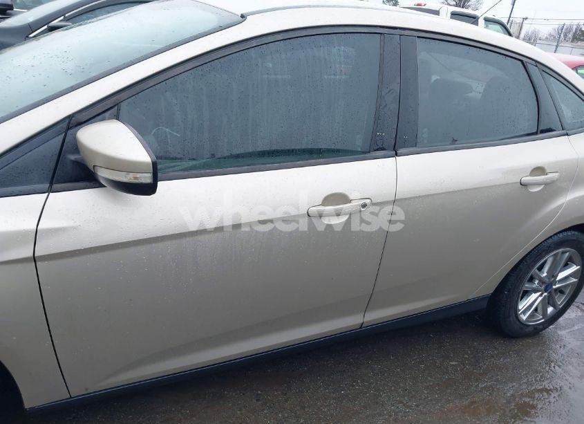 Photo 14 of 2018 Ford Focus SE (VIN 1FADP3F27JL219423)