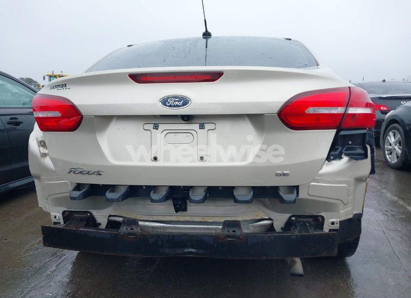 Photo 16 of 2018 Ford Focus SE (VIN 1FADP3F27JL219423)