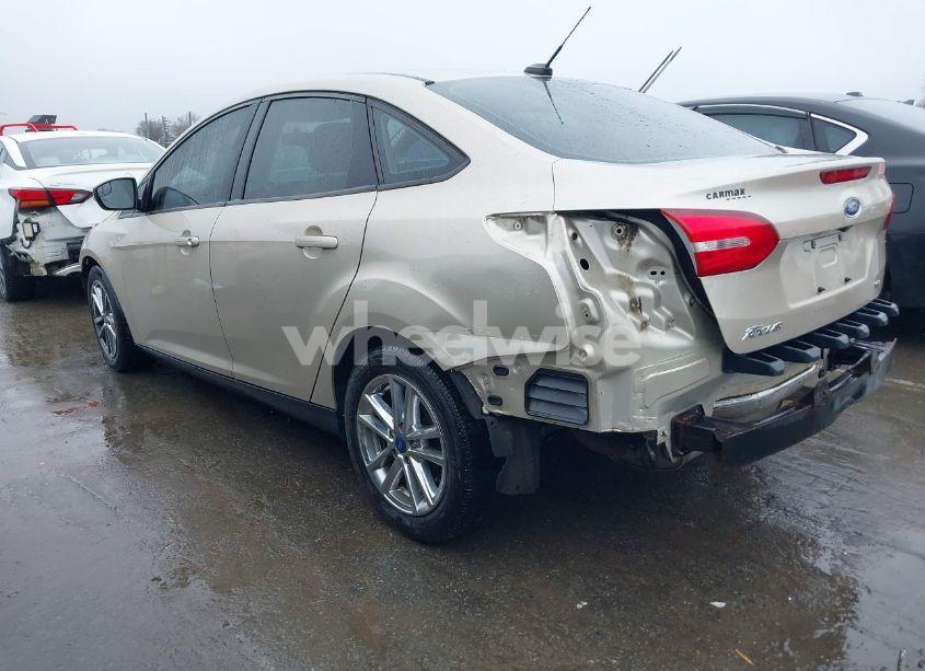 Photo 3 of 2018 Ford Focus SE (VIN 1FADP3F27JL219423)