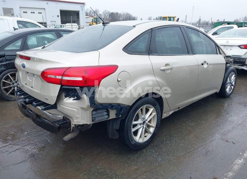 Photo 4 of 2018 Ford Focus SE (VIN 1FADP3F27JL219423)