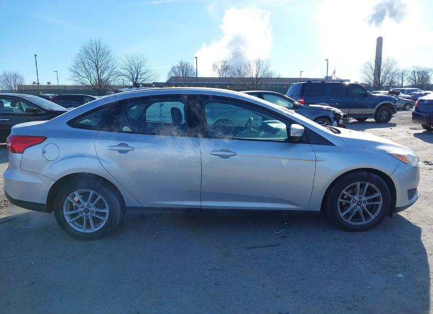 Photo 12 of 2018 Ford Focus SE (VIN 1FADP3F27JL242622)