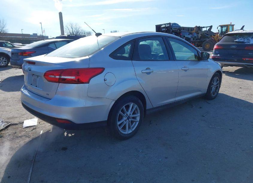 Photo 4 of 2018 Ford Focus SE (VIN 1FADP3F27JL242622)