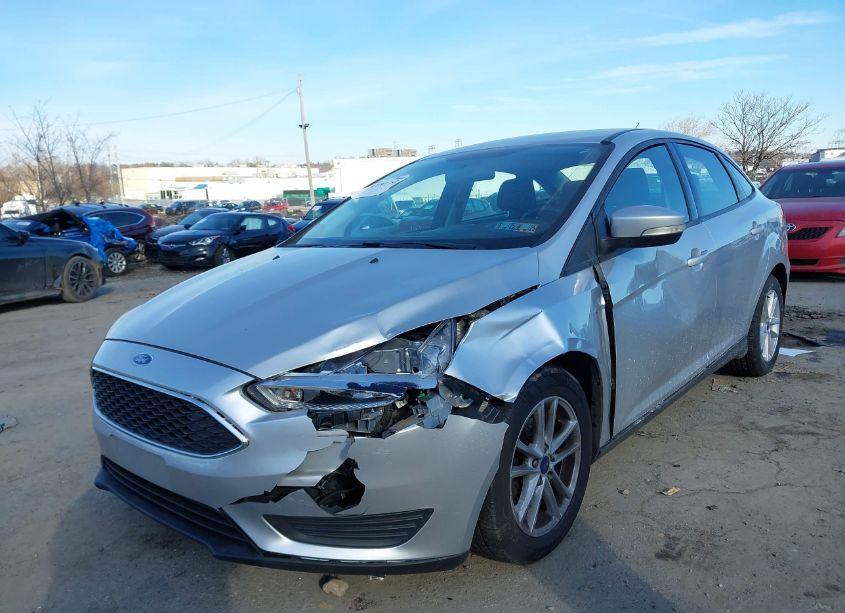 Photo 6 of 2018 Ford Focus SE (VIN 1FADP3F27JL242622)