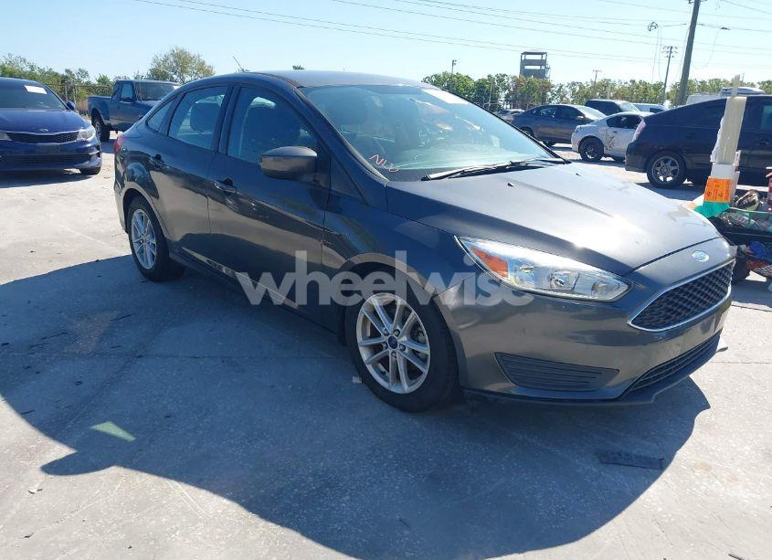 2018 Ford Focus SE (VIN 1FADP3F27JL245603) main photo
