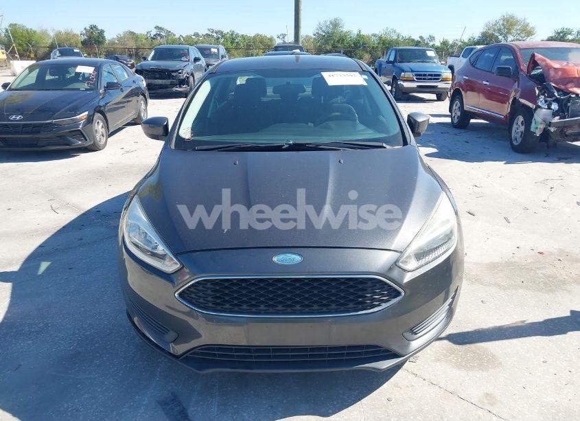Photo 12 of 2018 Ford Focus SE (VIN 1FADP3F27JL245603)