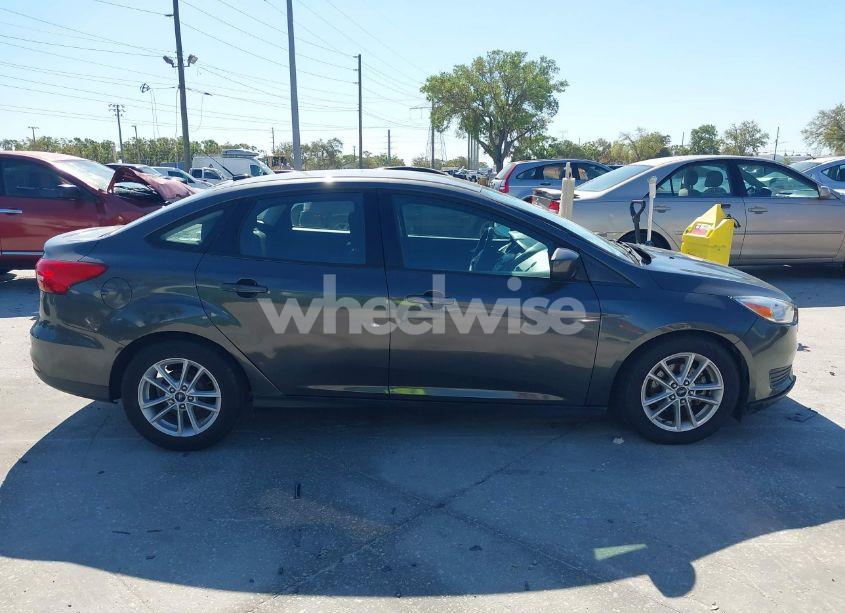 Photo 13 of 2018 Ford Focus SE (VIN 1FADP3F27JL245603)