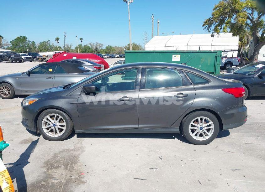 Photo 14 of 2018 Ford Focus SE (VIN 1FADP3F27JL245603)