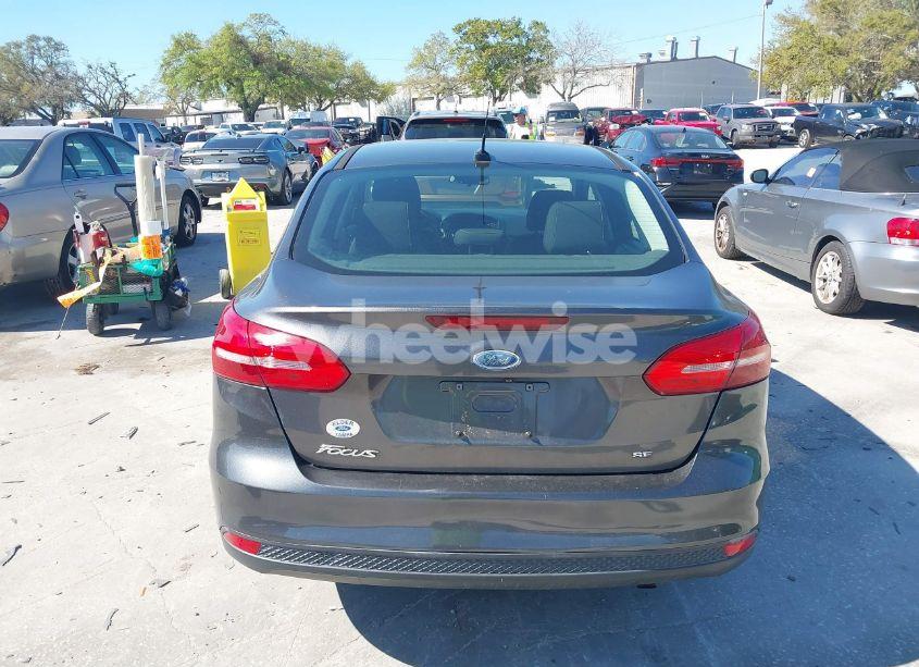 Photo 16 of 2018 Ford Focus SE (VIN 1FADP3F27JL245603)