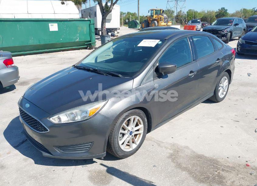 Photo 2 of 2018 Ford Focus SE (VIN 1FADP3F27JL245603)