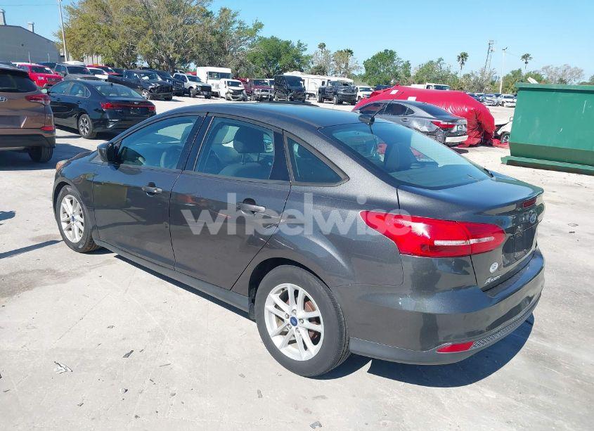 Photo 3 of 2018 Ford Focus SE (VIN 1FADP3F27JL245603)