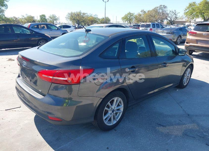 Photo 4 of 2018 Ford Focus SE (VIN 1FADP3F27JL245603)