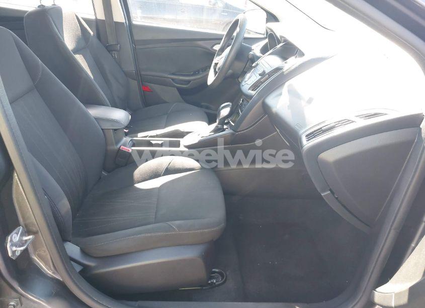 Photo 5 of 2018 Ford Focus SE (VIN 1FADP3F27JL245603)