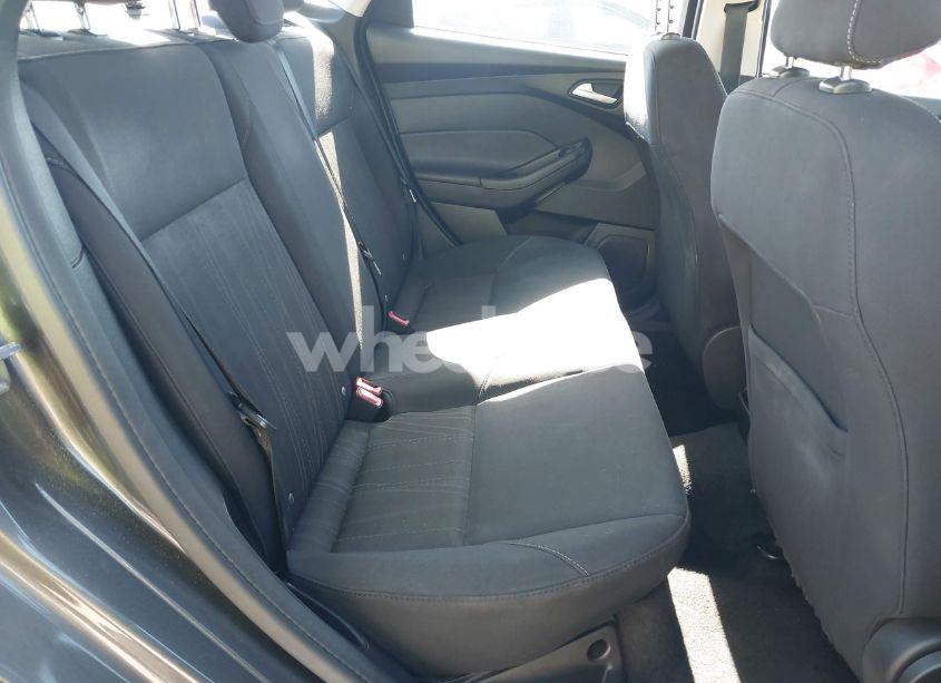 Photo 8 of 2018 Ford Focus SE (VIN 1FADP3F27JL245603)