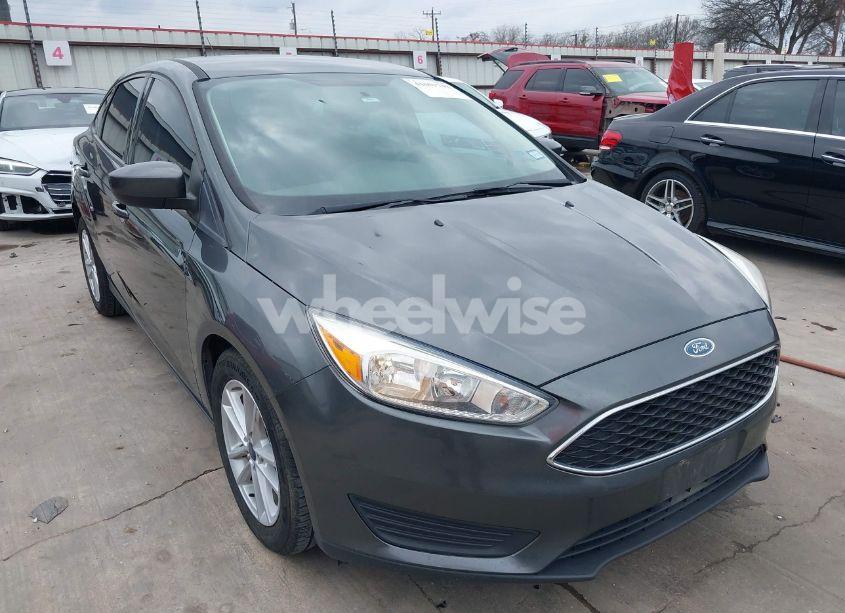 2018 Ford Focus SE (VIN 1FADP3F27JL259551) main photo