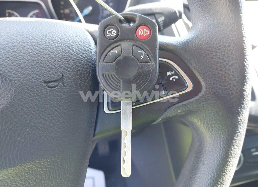 Photo 11 of 2018 Ford Focus SE (VIN 1FADP3F27JL259551)