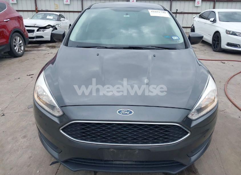 Photo 12 of 2018 Ford Focus SE (VIN 1FADP3F27JL259551)
