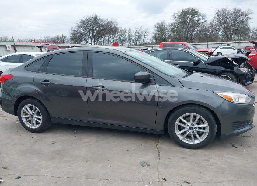 Photo 13 of 2018 Ford Focus SE (VIN 1FADP3F27JL259551)