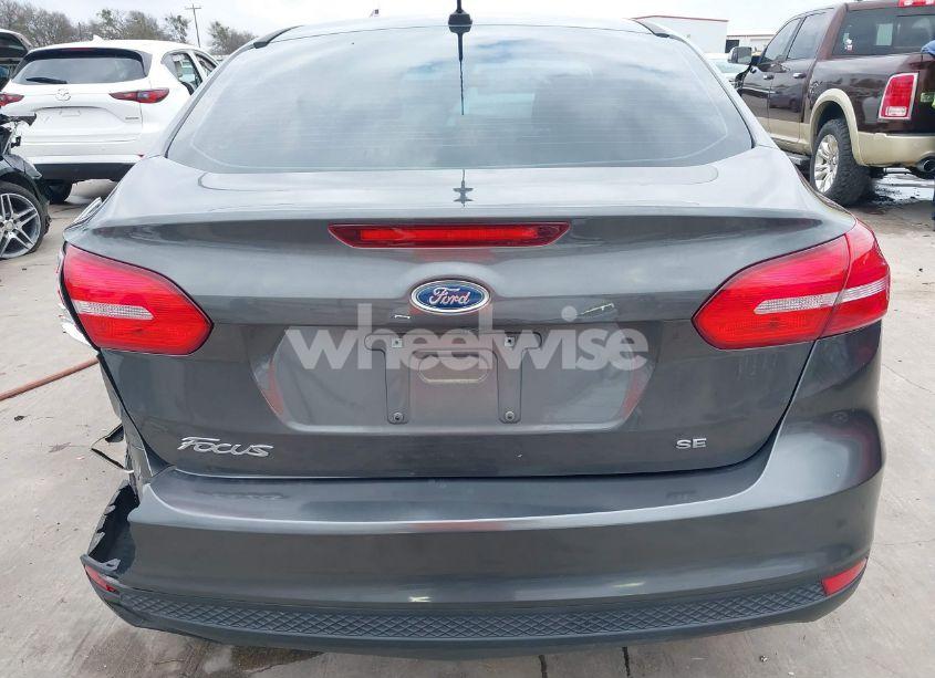Photo 16 of 2018 Ford Focus SE (VIN 1FADP3F27JL259551)