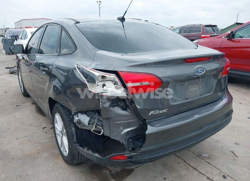 Photo 3 of 2018 Ford Focus SE (VIN 1FADP3F27JL259551)
