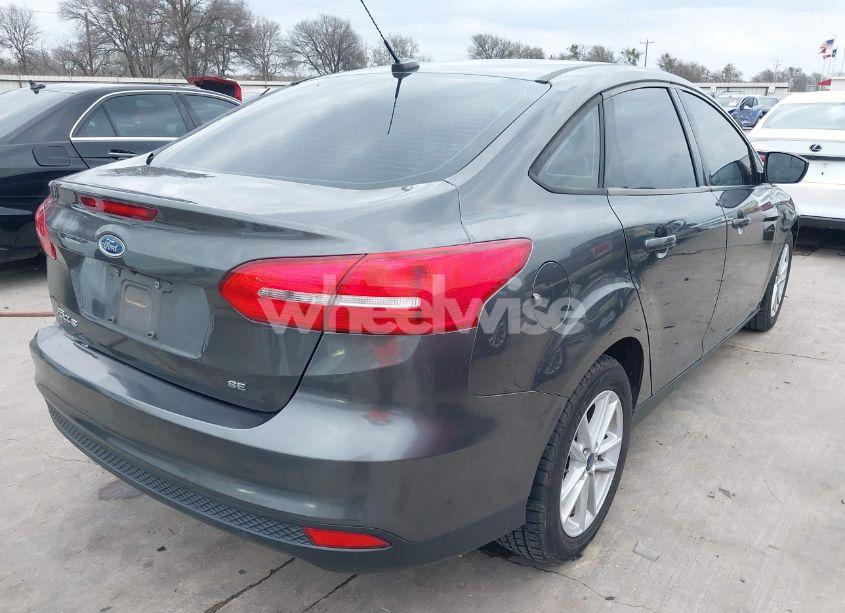 Photo 4 of 2018 Ford Focus SE (VIN 1FADP3F27JL259551)