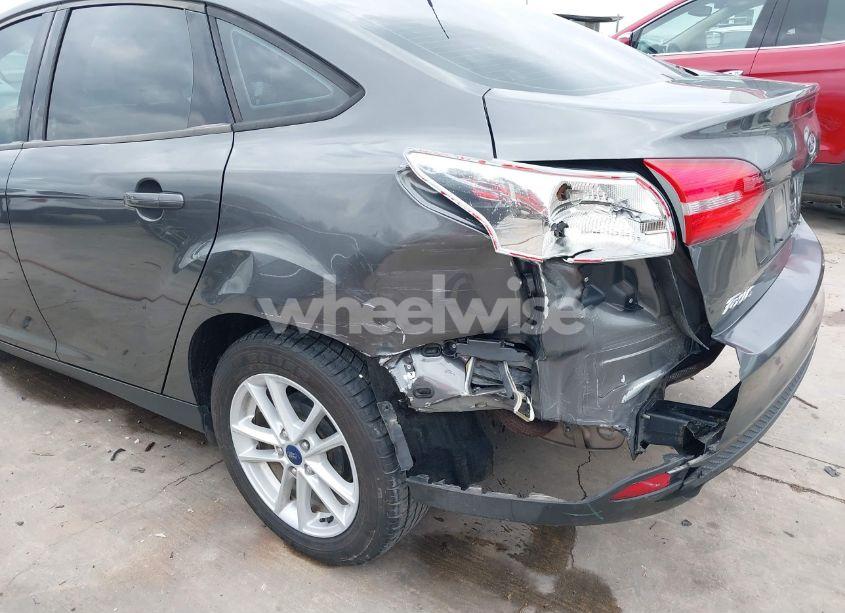 Photo 6 of 2018 Ford Focus SE (VIN 1FADP3F27JL259551)