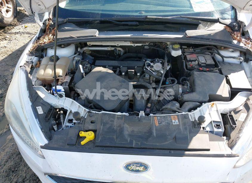 Photo 10 of 2018 Ford Focus SE (VIN 1FADP3F27JL263857)