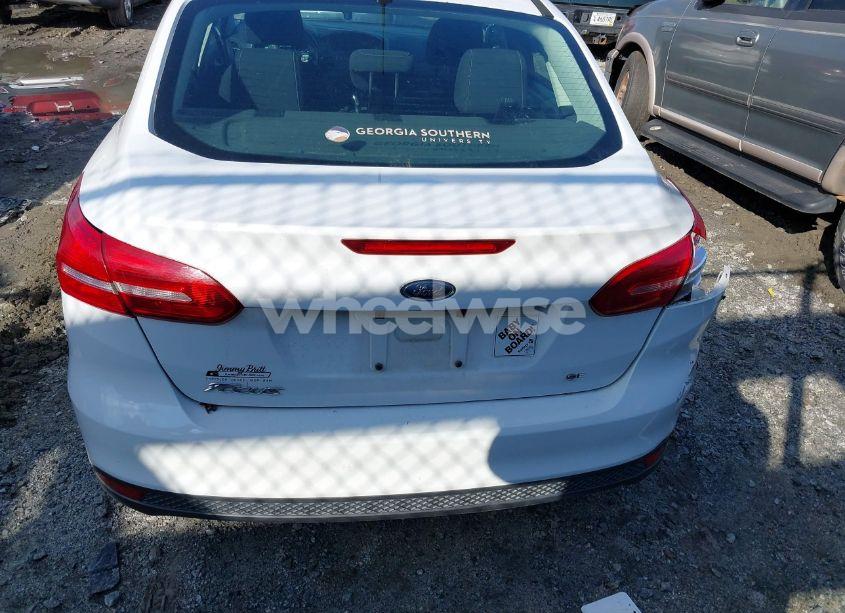 Photo 16 of 2018 Ford Focus SE (VIN 1FADP3F27JL263857)