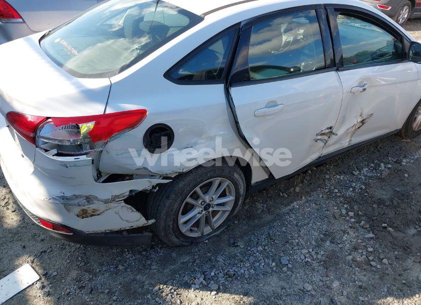 Photo 6 of 2018 Ford Focus SE (VIN 1FADP3F27JL263857)