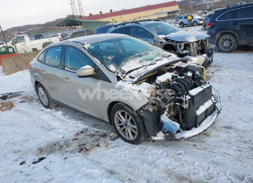 2018 Ford Focus SE (VIN 1FADP3F27JL267729) main photo
