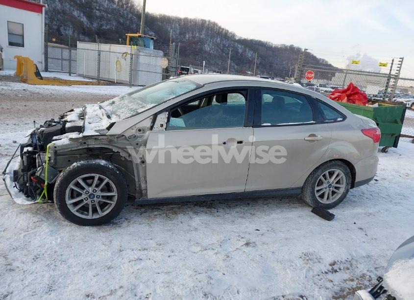 Photo 14 of 2018 Ford Focus SE (VIN 1FADP3F27JL267729)