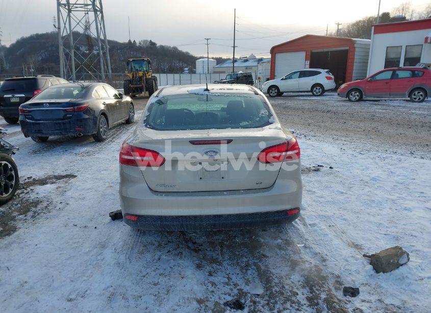 Photo 16 of 2018 Ford Focus SE (VIN 1FADP3F27JL267729)