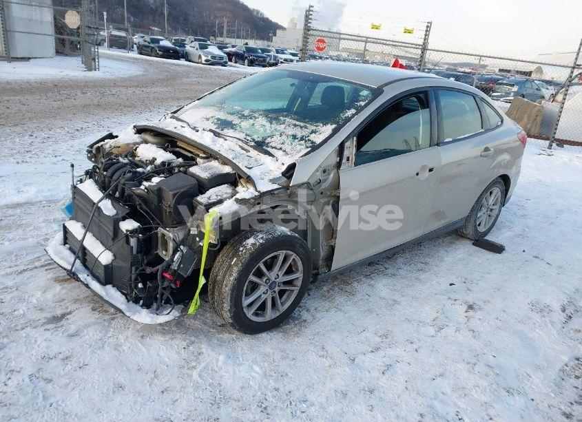 Photo 2 of 2018 Ford Focus SE (VIN 1FADP3F27JL267729)