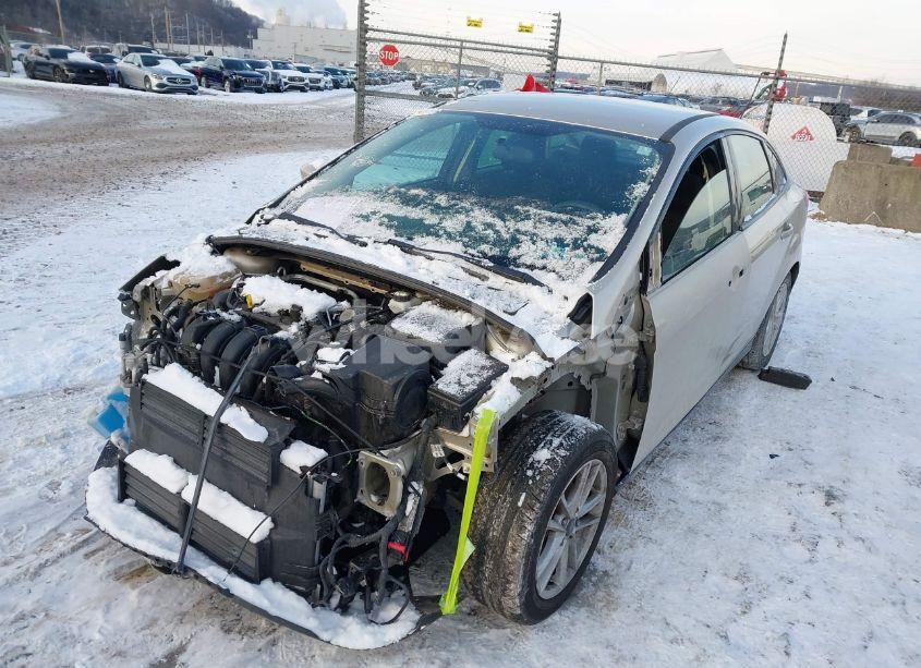 Photo 6 of 2018 Ford Focus SE (VIN 1FADP3F27JL267729)