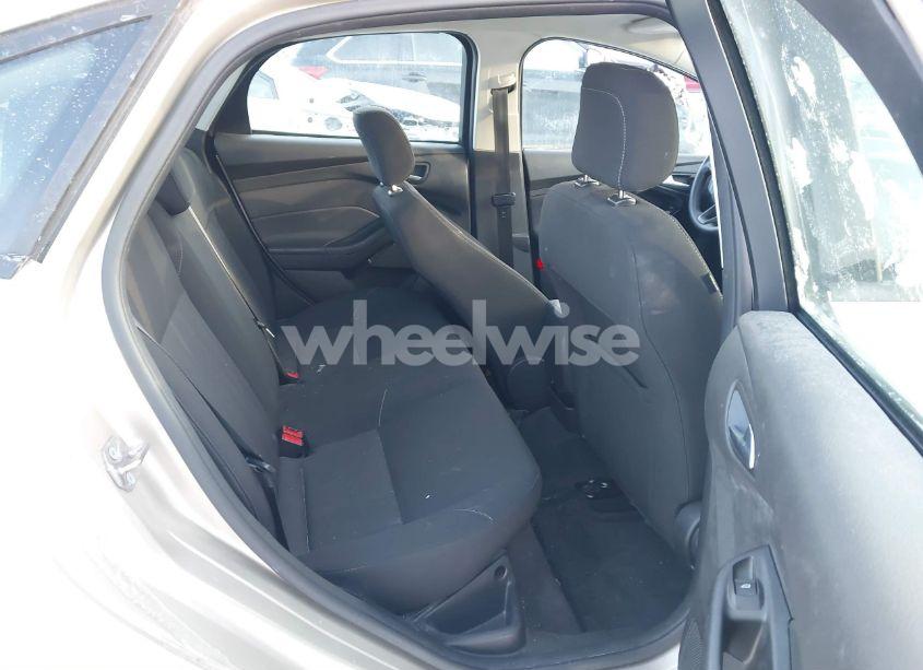 Photo 8 of 2018 Ford Focus SE (VIN 1FADP3F27JL267729)