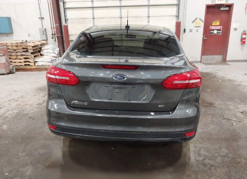 Photo 15 of 2018 Ford Focus SE (VIN 1FADP3F27JL294817)