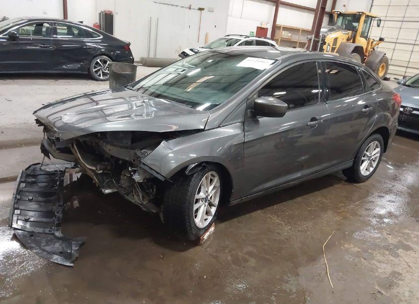 Photo 2 of 2018 Ford Focus SE (VIN 1FADP3F27JL294817)