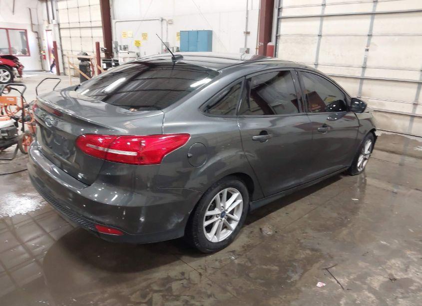Photo 4 of 2018 Ford Focus SE (VIN 1FADP3F27JL294817)