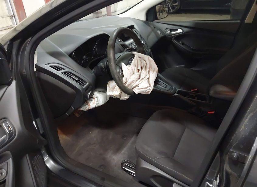 Photo 5 of 2018 Ford Focus SE (VIN 1FADP3F27JL294817)