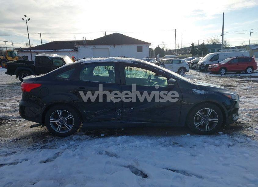 Photo 13 of 2018 Ford Focus SE (VIN 1FADP3F27JL301118)