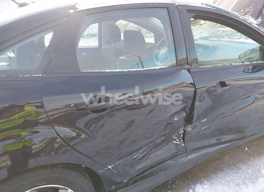 Photo 6 of 2018 Ford Focus SE (VIN 1FADP3F27JL301118)