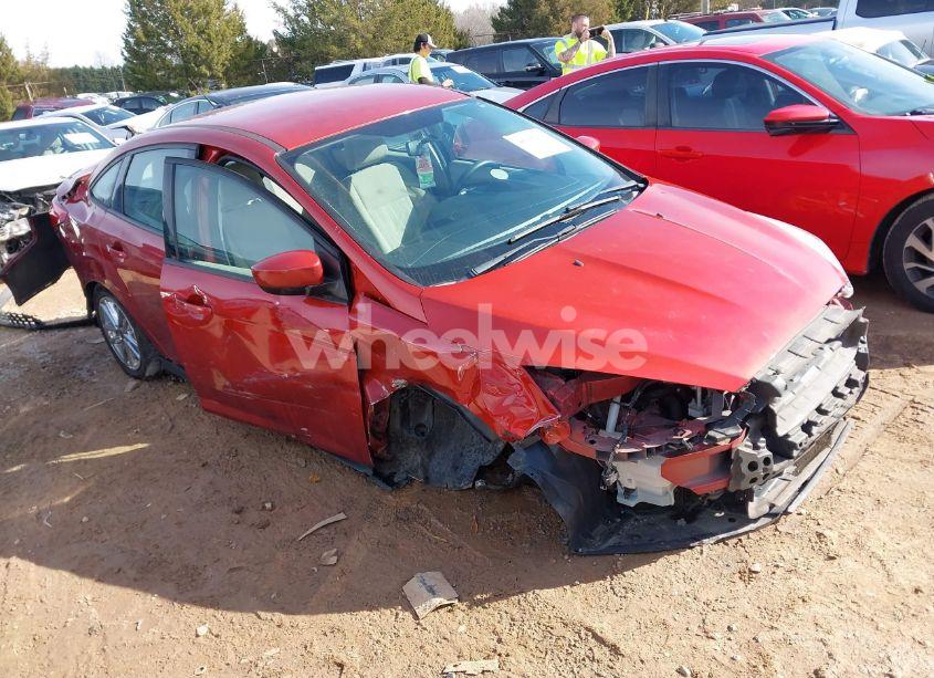 2018 Ford Focus SE (VIN 1FADP3F27JL324544) main photo