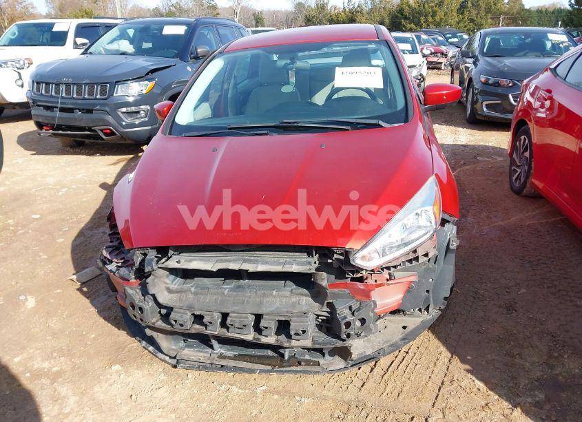 Photo 13 of 2018 Ford Focus SE (VIN 1FADP3F27JL324544)