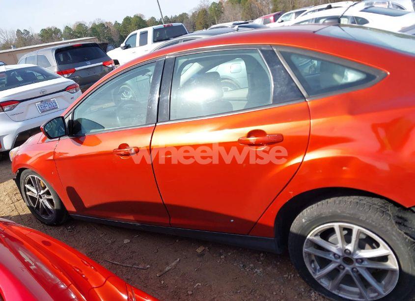 Photo 15 of 2018 Ford Focus SE (VIN 1FADP3F27JL324544)